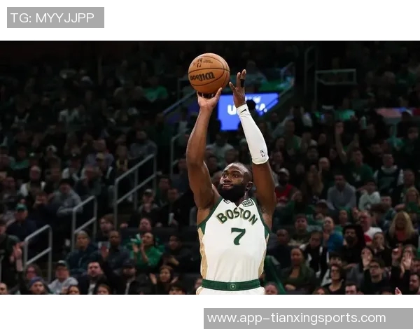 杰伦布朗称赞米诺特表现出色期待其在稳定性上持续进步