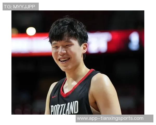 杨瀚森的发型之争：剃掉锅盖头选择寸头或光头更显魅力