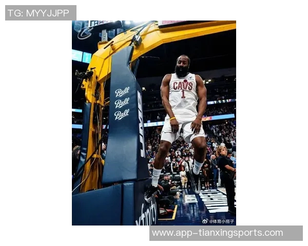 哈登经典跳投瞬间马绍尔背手防守不敢轻举妄动