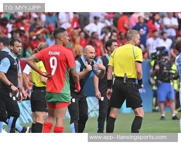 季后赛即将开启贝克汉姆现身迈阿密训练场与马斯切拉诺热烈交流